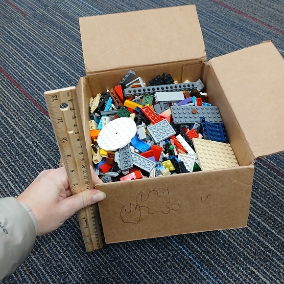 LEGO 4.5 lbs Bricks Mixed Bulk Lot - Picture 4 of 4